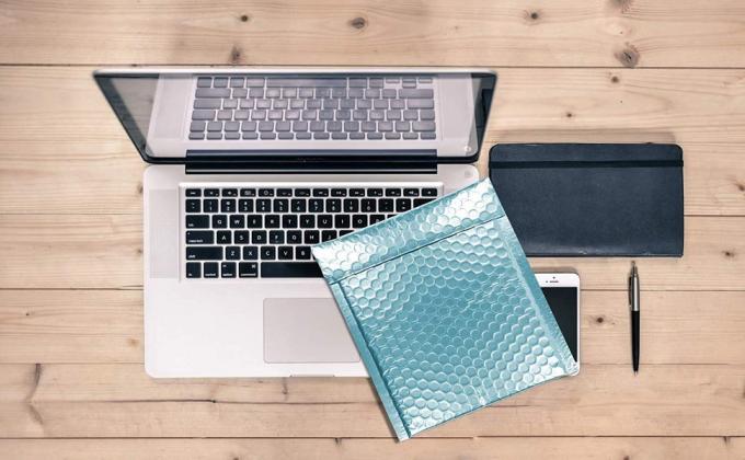 Holographic Metallic Bubble Mailer Gift Packaging Glamour Colorful Silver Shades Foil Cushion Padded Shipping Envelopes 6